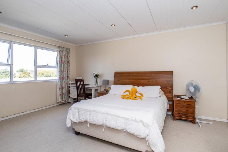 5 Bedroom Property for Sale in Constantia Western Cape